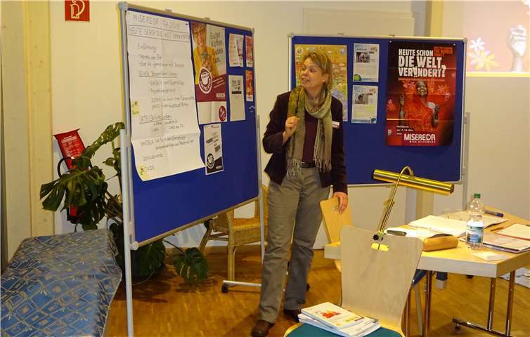 Referentin Ursula Bremm-Gerhards stellte die Fastenaktion vor.privat