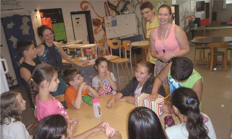 Regelmäßig kommen rund 40 Kinder aus bis zu 20 Nationen dienstags bis freitags ins HoT.privat