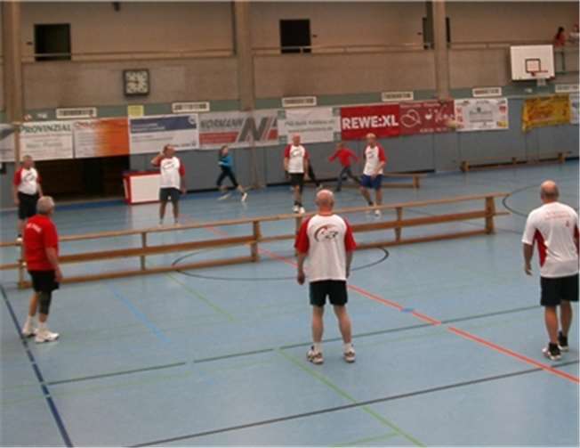 Regelmäßig steht Prellball auf dem Programm. privat