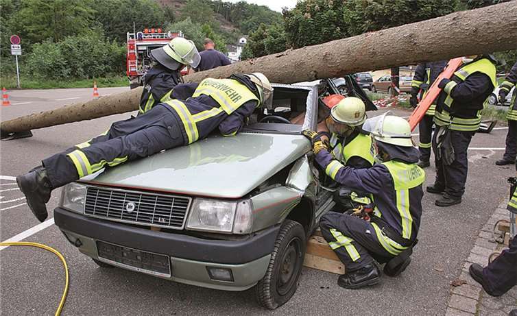 Regelmäßige Übungen machen die Feuerwehrleute fit für den Einsatz.