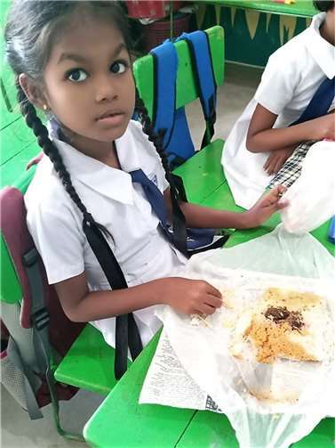 Regelmäßiges Essen ist wichtig für die Kinder.