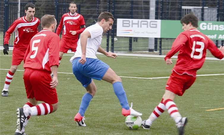 Regelrecht ausgetanzt haben die Angreifer des SV Güllesheim die Abwehrreihen ihrer Gäste aus Horressen. Am Ende siegten die Gastgeber deutlich mit 7:1 und feierten ihren höchsten Saisonsieg. TH