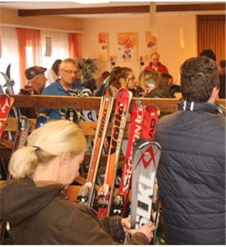 Regen Zuspruch fand der Ski-Basar.