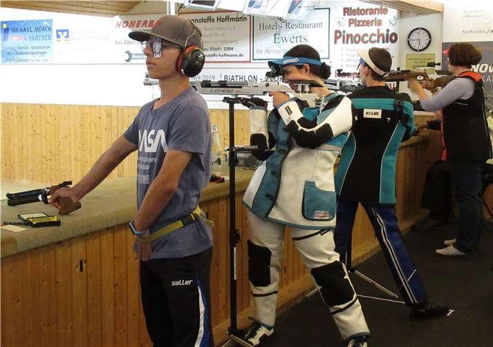 Reger Andrang auf dem Schießstand des BSC Adenau.  Foto: Brigitte Arenz