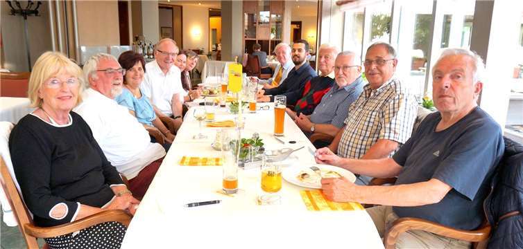 Reger Austausch fand beim ersten gemeinsamen Stammtisch statt. Foto: privat