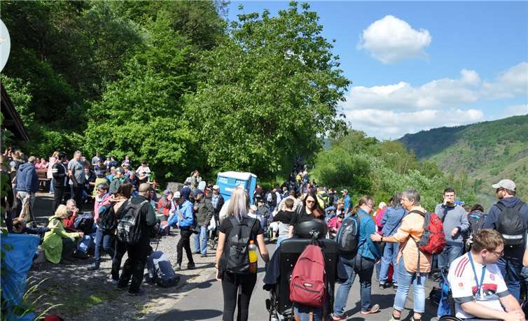 Reger Betrieb an einer Raststation mit Moselblick.. Fotos: