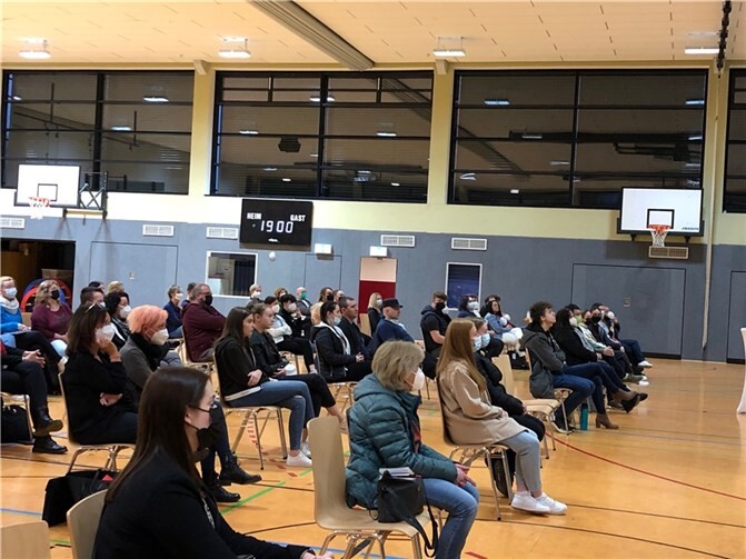 Reges Interesse bei der letzten FOS-Infoveranstaltung „Rund um das FOS-Praktikum“. Foto: privat