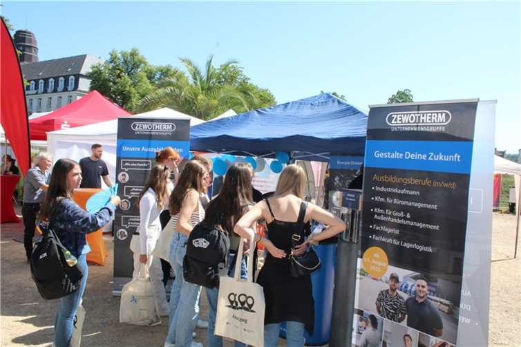 Reges Interesse bestand auch an den zahlreichen Ausbildungsberufen, die die Zewotherm-Unternehmensgruppe anbietet.