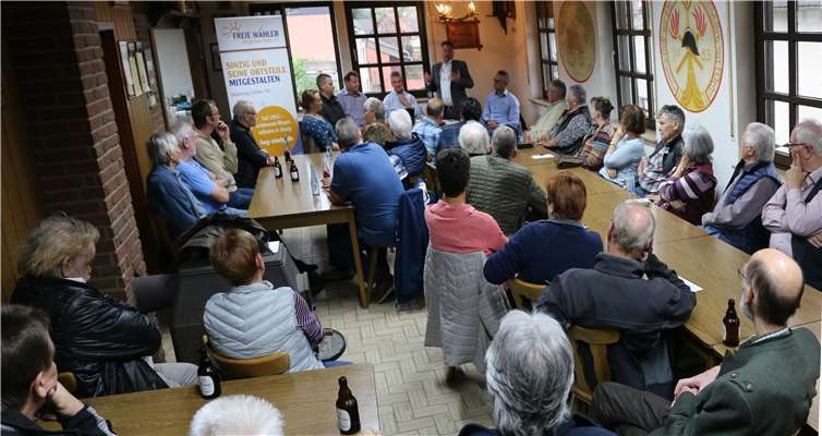 Reges Interesse in Franken bei der Vorstellung des Ortsvorsteherkandidaten Hans-Jürgen Koffer. Foto: Privat