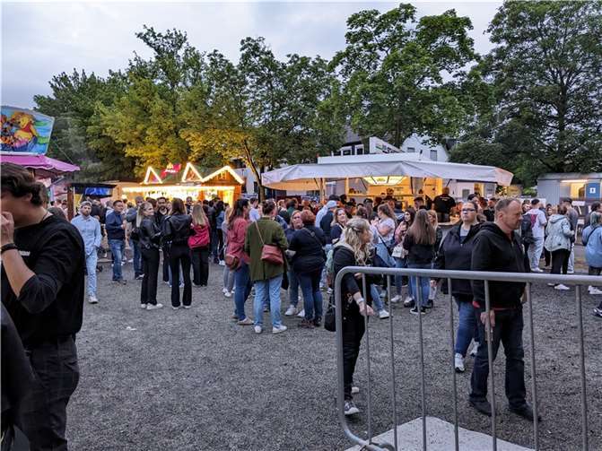 Reges Kirmestreiben herrschte auf dem Johann-Gerhard-Kirschbaum-Platz.