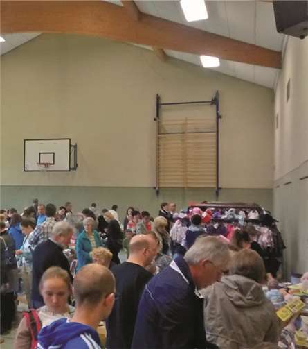 Reges Treiben beim Stöbern in der Römerhalle. privat