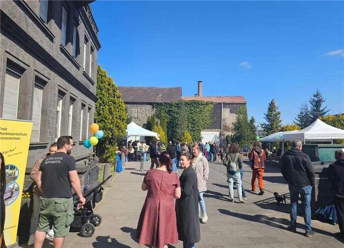 Reges Treiben beim Tag der offenen Tür der Montessorischule Sonnenschein in Mendig.  Foto: Sandra Schäfer