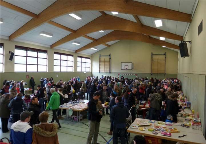 Reges Treiben herrschte beim Basar in der Römerhalle. privat