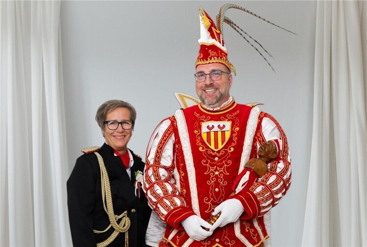 Regiert fortan Bachems Jecken: Prinz Jan I. (Kattenbusch) mit Adjutantin Petra Münch. Foto: privat