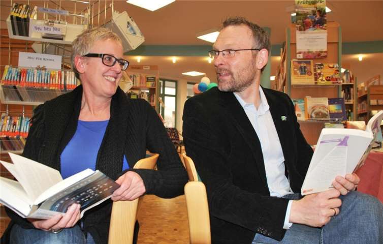 Regina Münch und Martin Groß sind diesmal als Vorleser bei BücherStimmen dabei. Privat