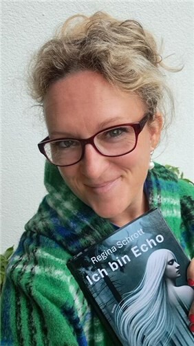 Neuer Roman: „Ich bin Echo“ Regina Schrott mit ihrem Debut Roman. Fotos: privat