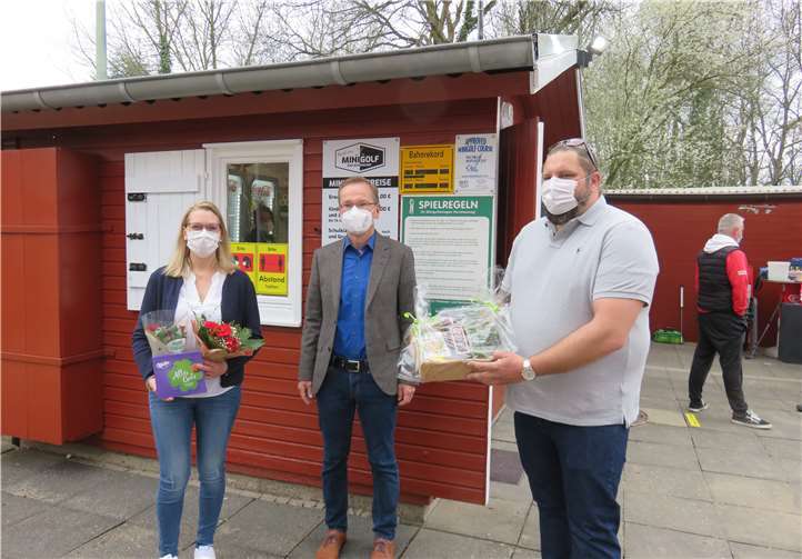 Regina Vogel, Bürgermeister Andreas Geron und Stephan Sieger.
