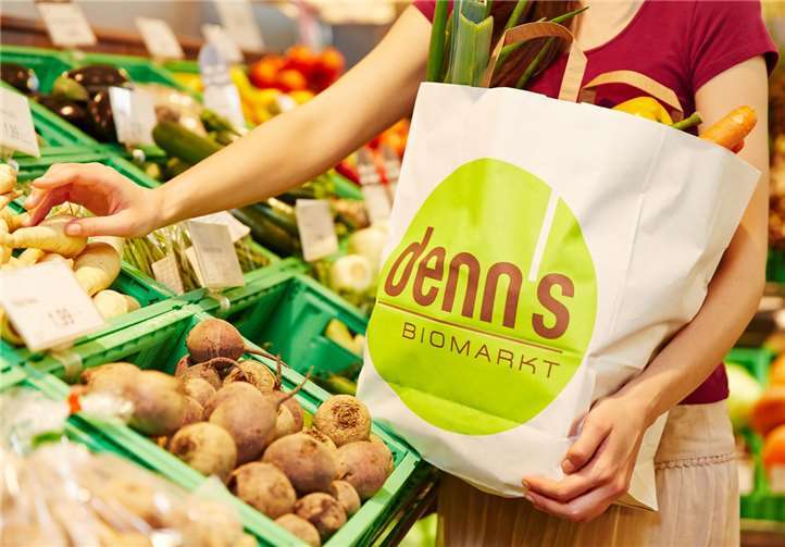 Regionales Bio-Obst und Bio-Gemüse präsentiert denn’s Biomarkt auf einer geräumigen Fläche. Es wird täglich frisch angeliefert.privat