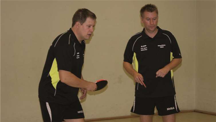 Regionalmeister in der Doppelkonkurrenz, Freizeitklasse B: Michael Dott (l.) und Hans-Jürgen Füller an der Platte.  privat