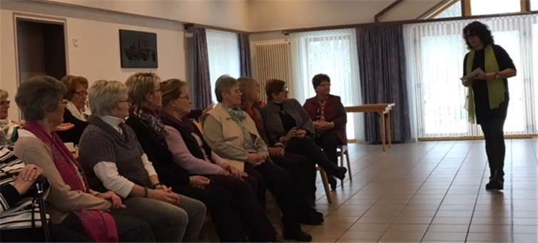 Regionalversammlung der Landfrauen Puderbach I. Der Vortrag der Heilpraktikerin Nicole Scheyer zu Basen- und Heilfasten stieß auf großes Interesse. Foto: privat