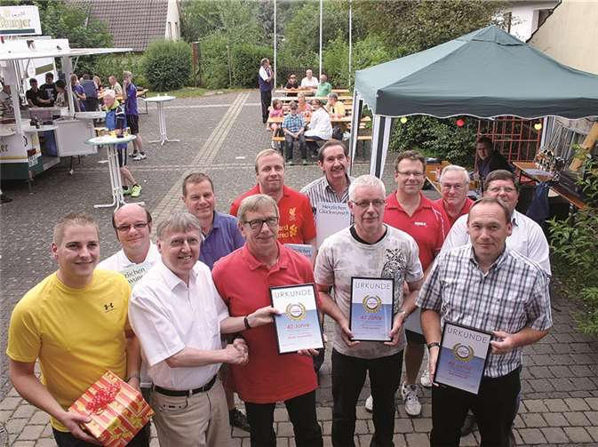 Regionsleiter Ingo Terschanski konnte zahlreiche Mitglieder für ihre langjährige Mitgliedschaft sowie Verdienste um den Verein ehren. RÜ