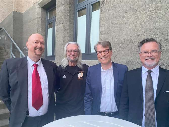 Regisseur Thomas Anheier, der auch den Patienten Seidler spielte, Klaus Zimmer (Ton und Technik) und die zwei Professoren Martin Witte und Ingo Rutschmann.