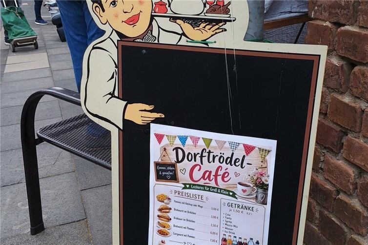 Reiche Auswahl im Dorftrödel Café