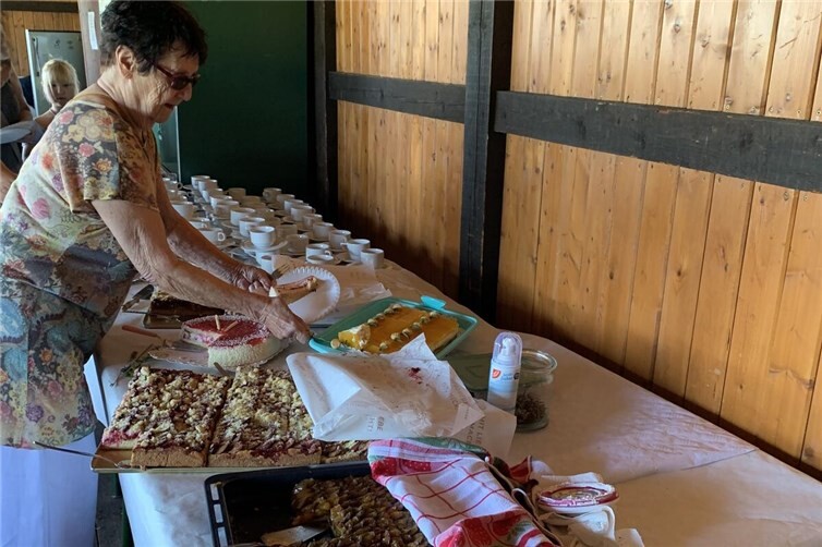 Reichhaltiges Kuchenbuffet