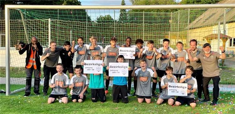 Aufstieg in die Bezirksliga geschafft Reichlich Grund zum Jubel haben die C-Junioren. Ihnen ist der Aufstieg in die Bezirksliga gelungen. Foto: privat