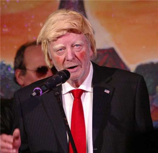 Reifferscheid First hieß es beiDonald Trump, OrtsbürgermeisterMike Henneberger.