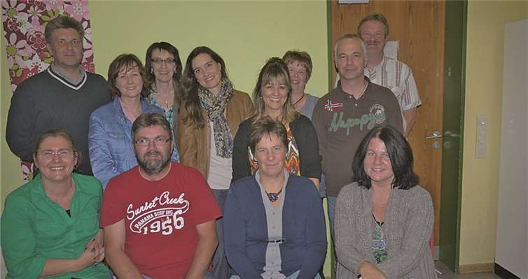 (Reihe 1, v.l.) Heike Udelhofen, Frank Lewandowski, Esther Retterath, Evelyn Fuhrmann, (Reihe 2, v.l.) Elke Kürsch, Petra Raeder, Monika Groß, Kurt Helbing, (Reihe 3, v.l.) Martin Grauer, Claudia Gillig-Arenz, Claudia Baur, Ralf Prämaßing.  Privat