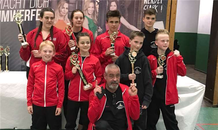 Reihe oben v.l. Aleksandra Boldareva, Johanna Langtim, Tim Hanke, Sönke HacklingReihe unten v.l. Fabian Franke, Liv Schüle, Willi Zinken, Marlon Schandt, Lukas Arnstedt Privat