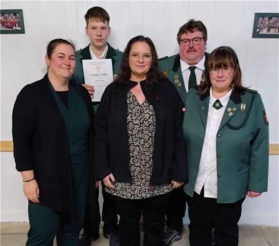 Reihe vorn von links nach rechts: Christina Linscheid, Tanja Westram, Michaela Tibes: Reihe hinten von links nach rechts: Lukas Kulmus, Uwe Tibes. Foto: privat