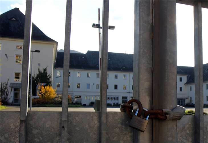 Reine Spekulation oder konkrete Planungen für eine Notunterkunft mit bis zu 1350 Plätzen? Aktuell ist das Tor der ehemaligen Bundeswehrschule allerdings noch gut verschlossen.Willi Willig