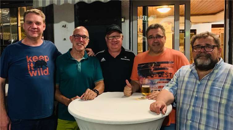 Minigolfen in Bad Hönningen Reiner Eisenbach, Claus-Peter Oestmann, Peter Rösgen, Jürgen Maur und Achim Stanowski (v. li.). Foto: privat