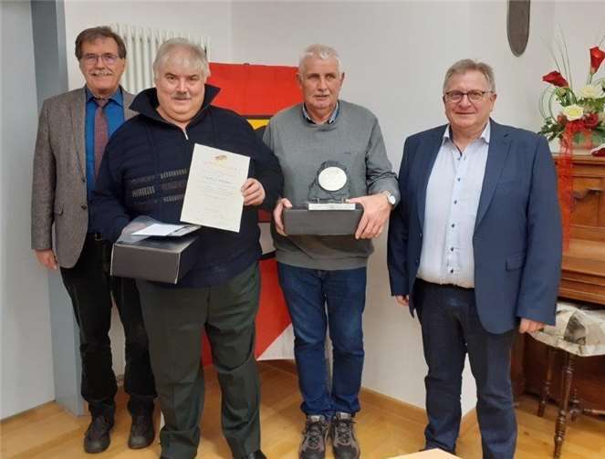 Reiner Nitten und Friedhelm Hündgen erfuhren eine Ehrung für ihre langjährige Ratstätigkeit. Foto: privat