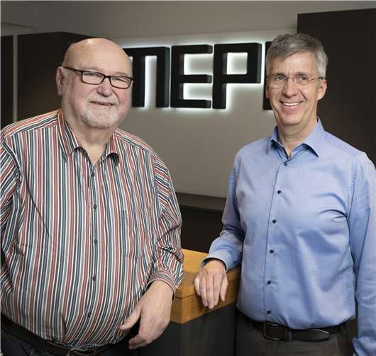 Reiner Pauli (rechts) und Rudolf Martin freuen sich über die traditionell hervorragende Zusammenarbeit.  Foto: MEPA