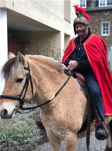 Reinhard Berwagner besuchte als St. Martin verkleidet das Seniorenstift.Foto: Seniorenstift St. Katharina