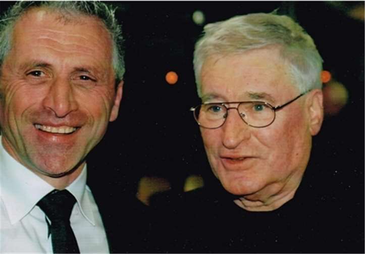 Reinhard Schmitt und Sein Ziehvater Bruder Hilarius werden mit dem Silbernen und Goldenen Meisterbrief geehrt.privat