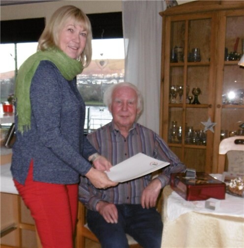 Reinhold Dahlem wurde von der AWO-Kreisvorsitzenden Christiane Heinrich-Lotz für 50 Jahre Mitgliedschaft mit dem Treuabzeichen geehrt.Quelle:AWO