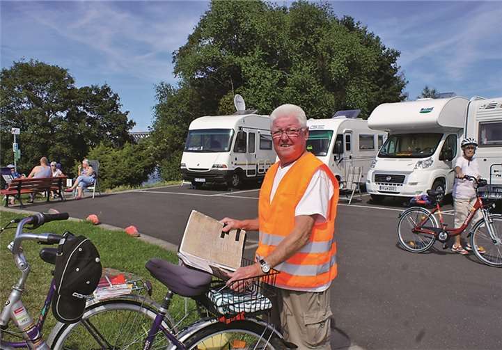 Reinhold Müller („Robby“) ist die gute Seele des Wohnmobilhafens. Der Platzwart steht den Gästen stets freundlich und hilfsbereit als Ansprechpartner zur Seite.