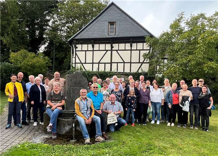 Reisegruppe der FWG Trimbs e.V. vor dem Abendessen in Lieg (Hunsrück).  Foto: privat