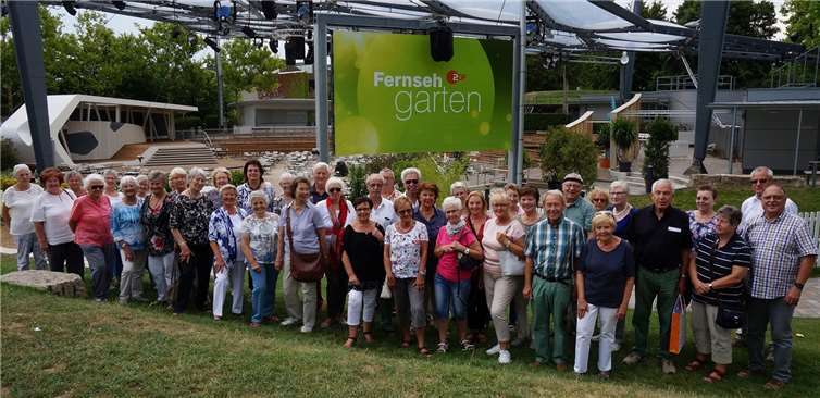 Reisegruppe des Förderkreises Abtei Sayn im ZDF-Fernsehgarten. G. Bomm