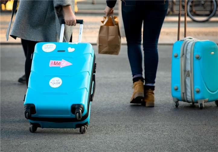 Reisen liegt im Trend: Urlauber und Geschäftsreisende sorgen dafür, dass die Zahl der Übernachtungen steigt. Die Gewerkschaft Nahrungs-Genuss-Gaststätten warnt jedoch vor immer längeren Arbeitszeiten für die Beschäftigten in dieser Branche.Foto: NGG