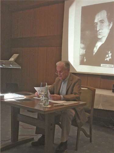 Reisevorbereitung im Hotel AvH.