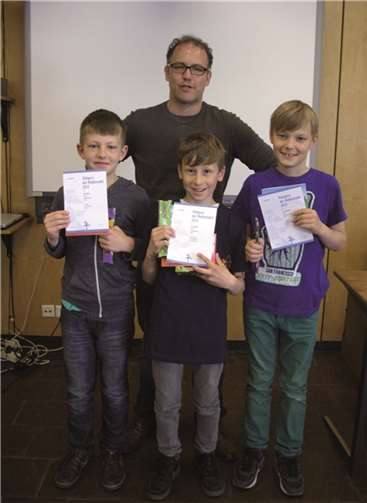 Rektor Wetzlar mit den Bestplatzierten, Max B., Tim B. Lorenz D.