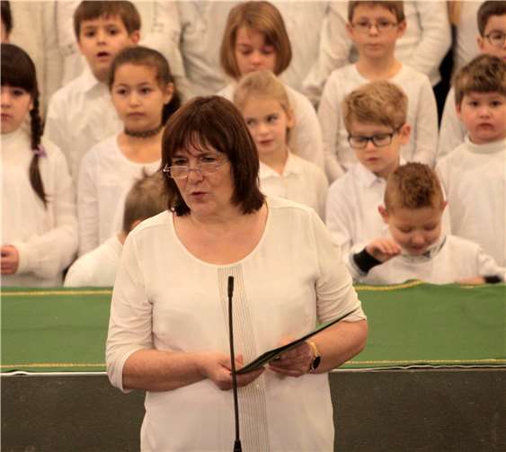 Rektorin Angelika Schifferings begrüßte die Besucher des Adventskonzertes der Grundschule.