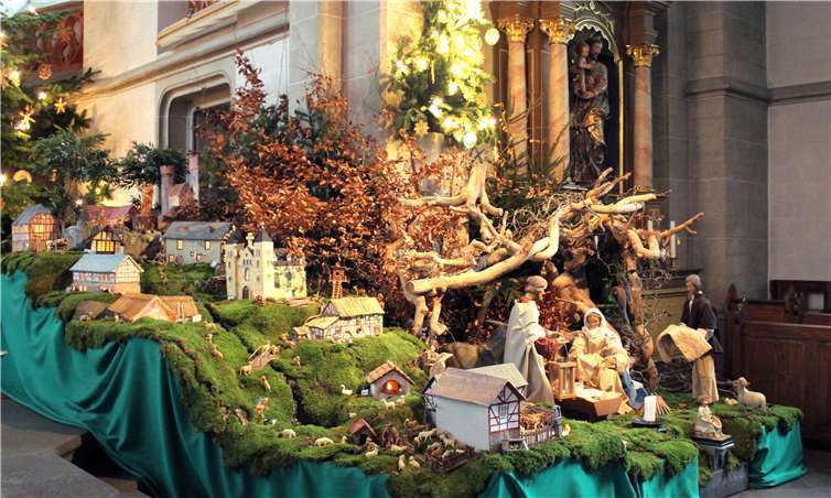 Religiöse Symbolik und private ländliche Lebenswelt verbinden sich in dieser Krippe. Foto: HG