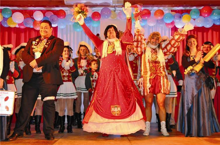 Remagener Prinzenpaar überraschte und begeisterte in getauschten Rollen als Prinz Gabriel und Prinzessin Wilhelmine. -AB-