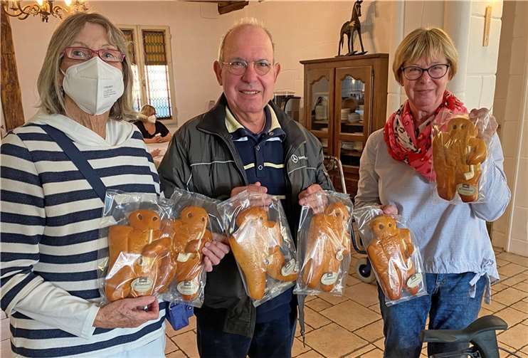 Renate Cichuttek, stellv. Vorsitzende der AWO Oberwinter, Dr. Werner Jung vom Martinsausschuss, Angela Linden-Berresheim, Ortsvorsteherin Oberwinter.Foto: privat